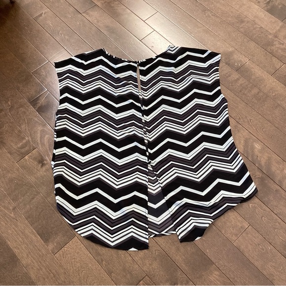 Torrid Size 0 Black, Mint & Grey Chevron Button Back Top - Picture 8 of 9